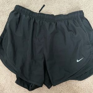 Nike shorts/Black/Large